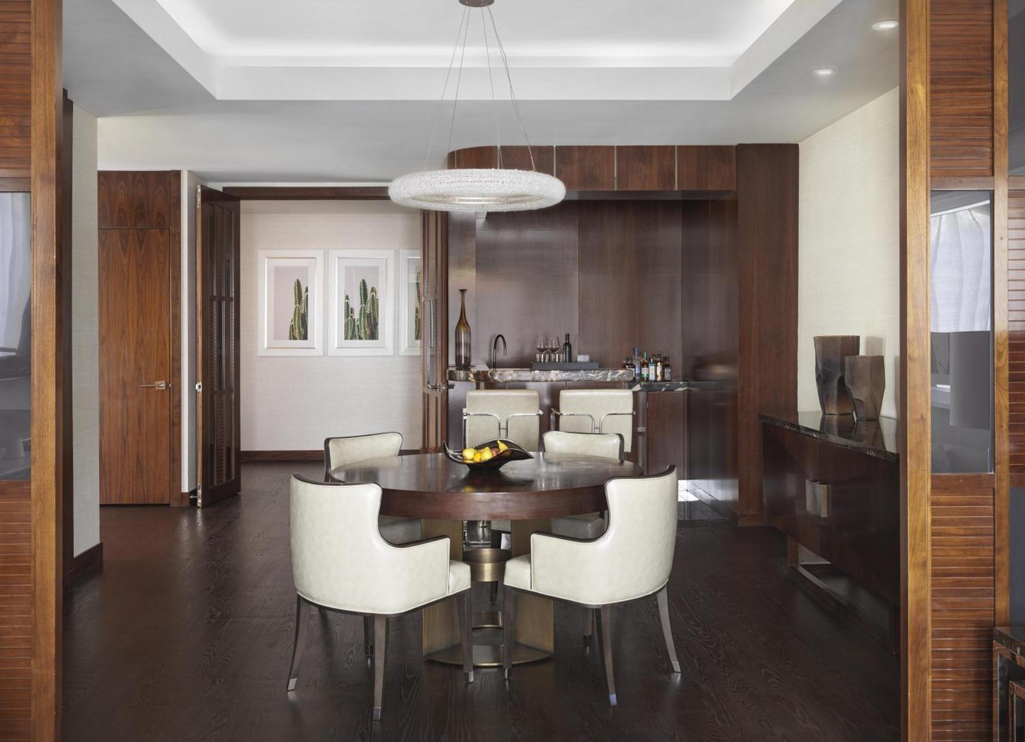 Penthouse King Suite with Panorama View