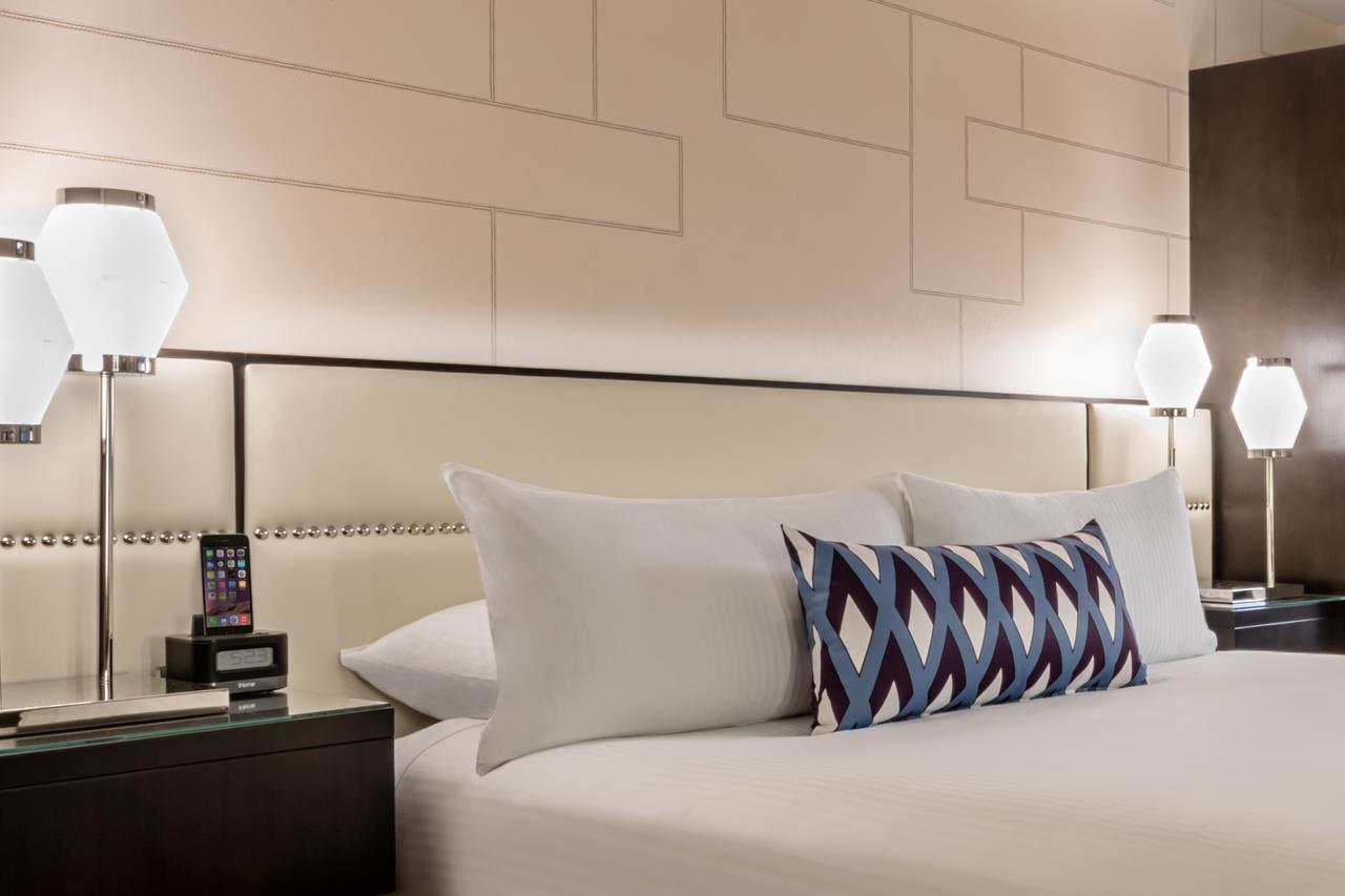 Valley Tower Deluxe Room, 1 King Bed, Non-Smoking, Pool View