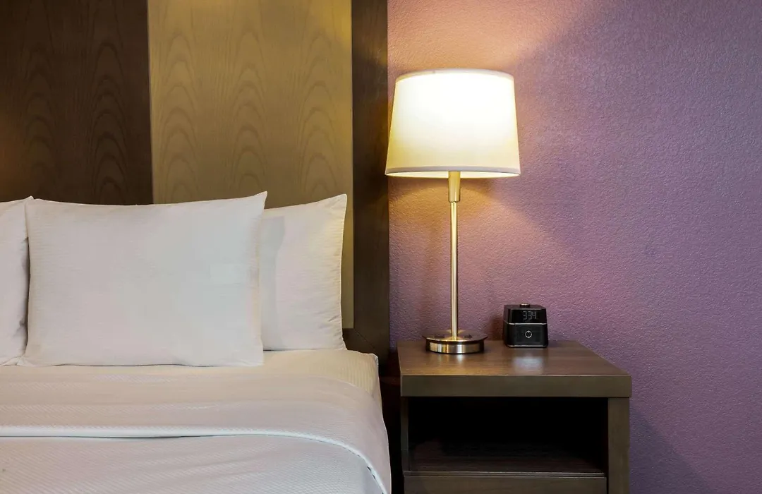 La Quinta Inn & Suites By Wyndham Las Vegas Nellis-1