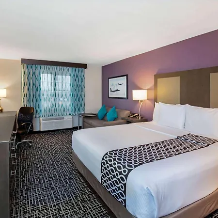 La Quinta Inn & Suites By Wyndham Las Vegas Nellis-2